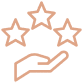 Main ouverte supportant trois étoiles. Symbole de qualité, d'excellence, de service premium ou de récompense.