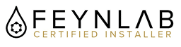 Logo officiel FEYNLAB CERTIFIED INSTALLER. L'icône de goutte avec une structure hexagonale évoque la technologie de revêtement céramique.