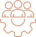 Trois silhouettes humaines au-dessus d'un engrenage, illustrant la gestion d'équipe, la collaboration et l'optimisation des opérations.